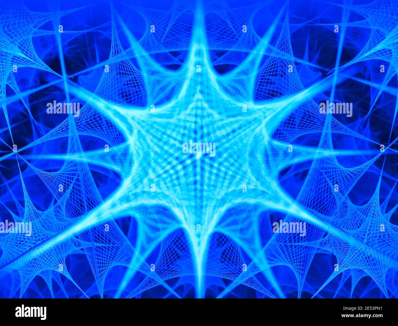 Fotografie eines Kaleidoskops, das einen kreativen Hintergrund aus Blau darstellt Laserstrahlen geformt wie ein gefrorener Stern leuchtet und reflektiert In mehreren Spiegeln Stockfoto