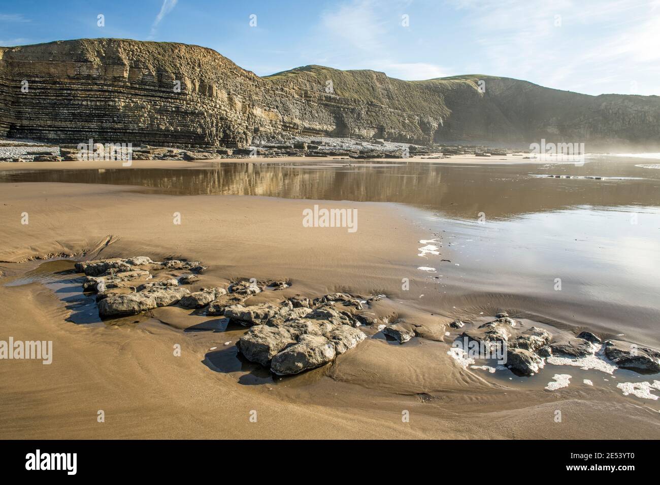 Dunraven Bay im Tal von Glamorgan South Wales an Ein sonniger und kalter Januartag Stockfoto