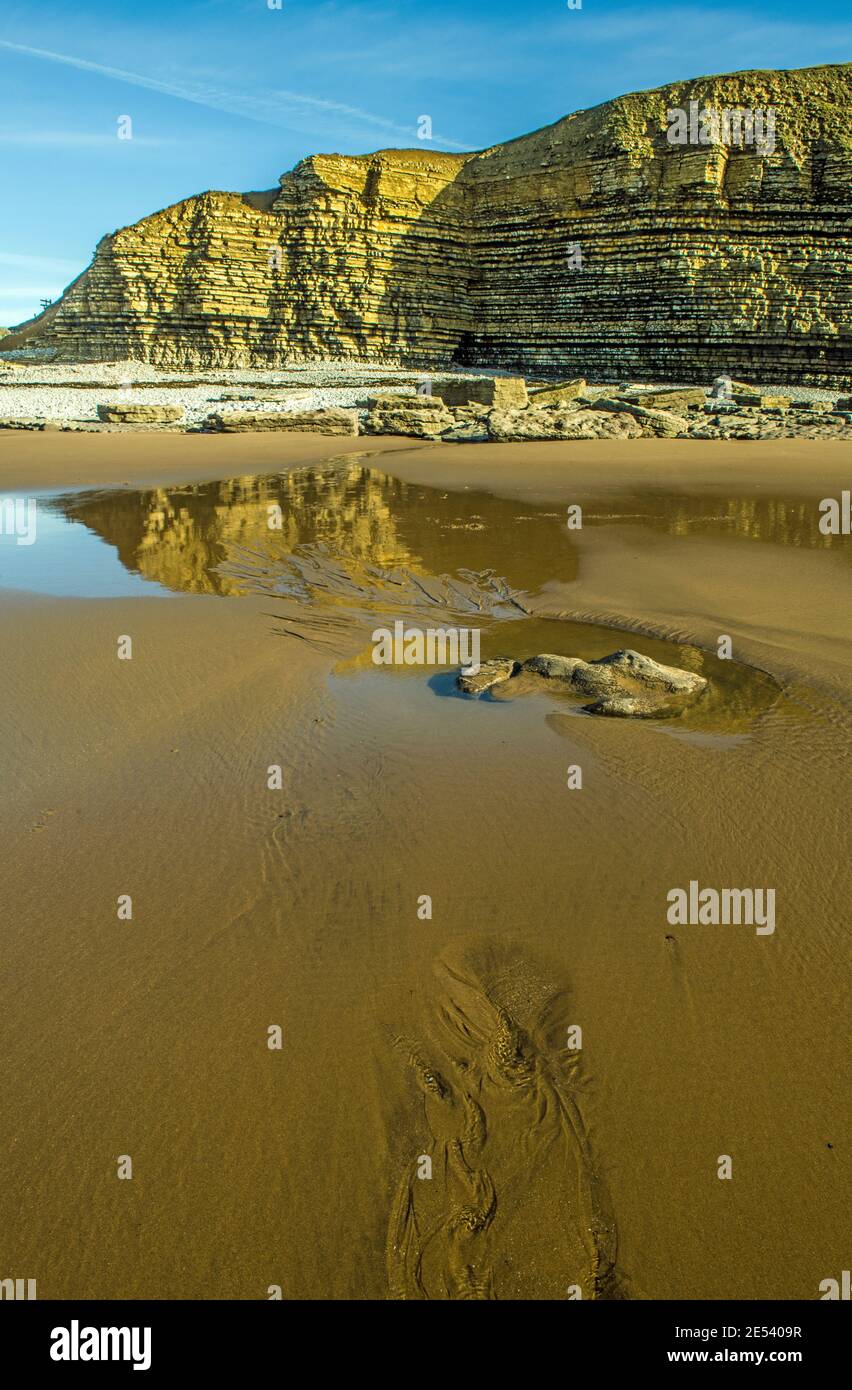 Dunraven Bay im Tal von Glamorgan South Wales an Ein sonniger und kalter Januartag Stockfoto