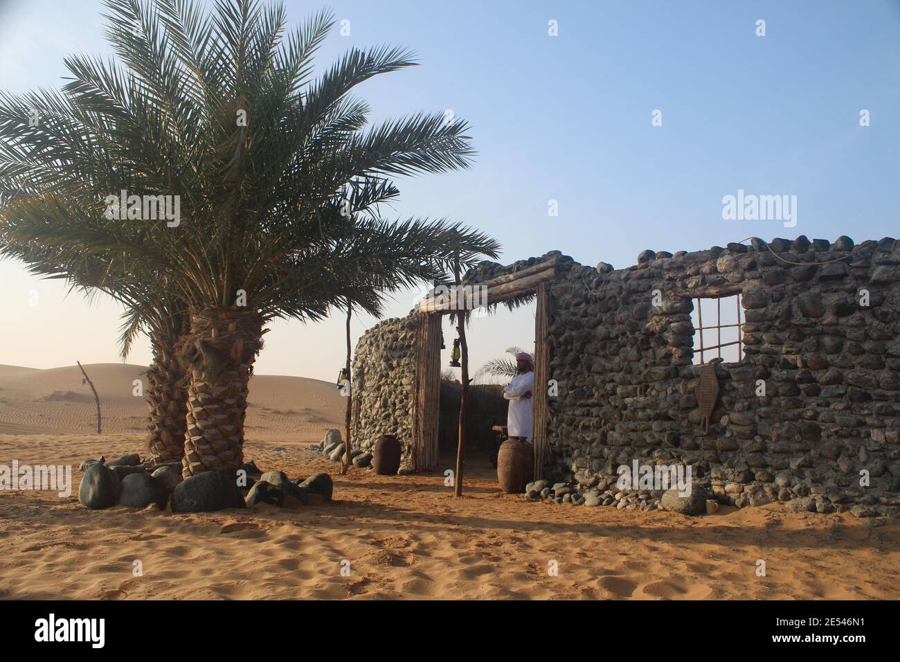 ROTE DÜNEN, VEREINIGTE ARABISCHE EMIRATE - 09. Nov 2019: Beduinenkamp in Dubai Vereinigte Arabische Emirate in der Wüste. Stockfoto