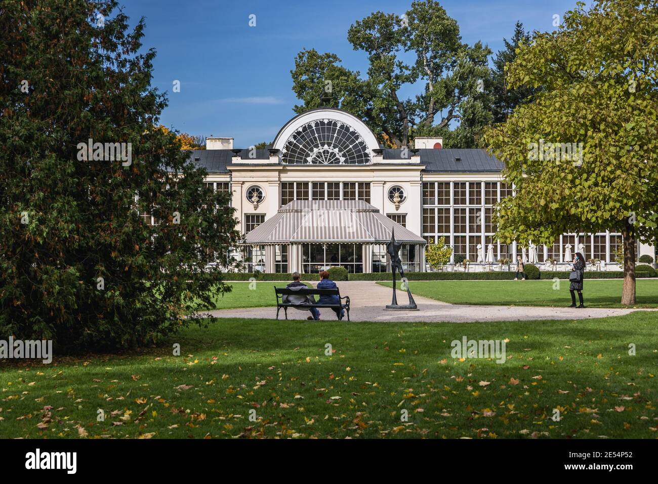 Neues Orangery Gebäude und Restaurant im Lazienkowski Park auch Lazienki Park genannt - Königliche Bäder, größter Park in Warschau Stadt, Polen Stockfoto