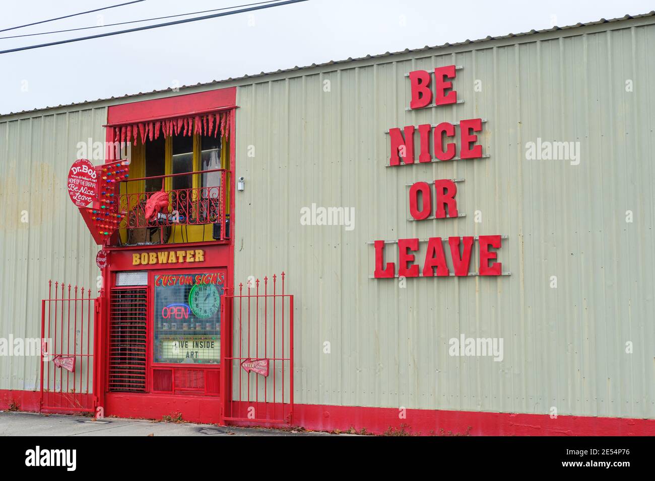 NEW ORLEANS, LA, USA - 23. JANUAR 2021: Dr. Bob Art Shop in der Bywater Nachbarschaft Stockfoto