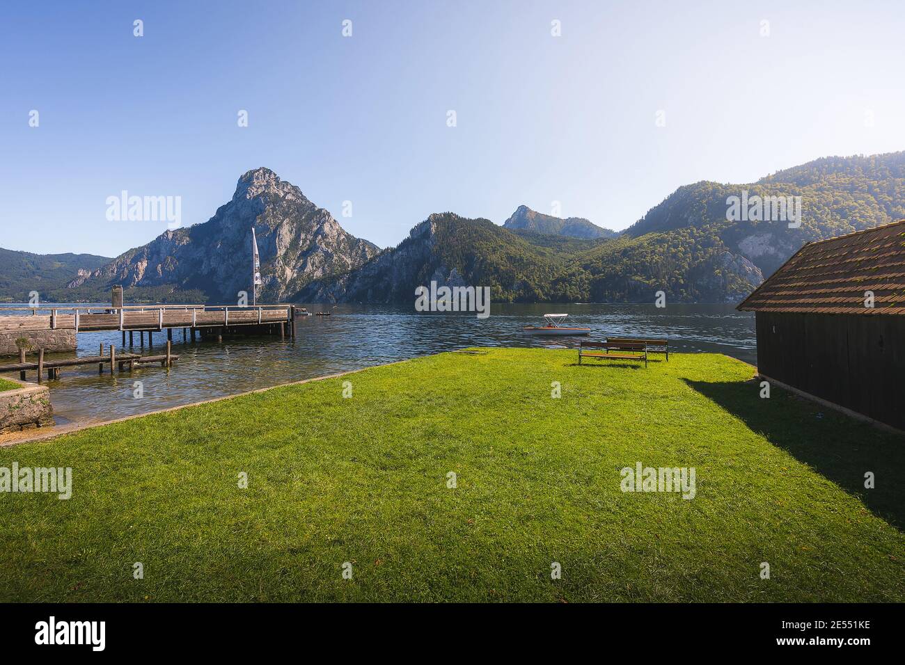 Blick auf den Traun-See in Traunkirchen, Österreich Stockfoto