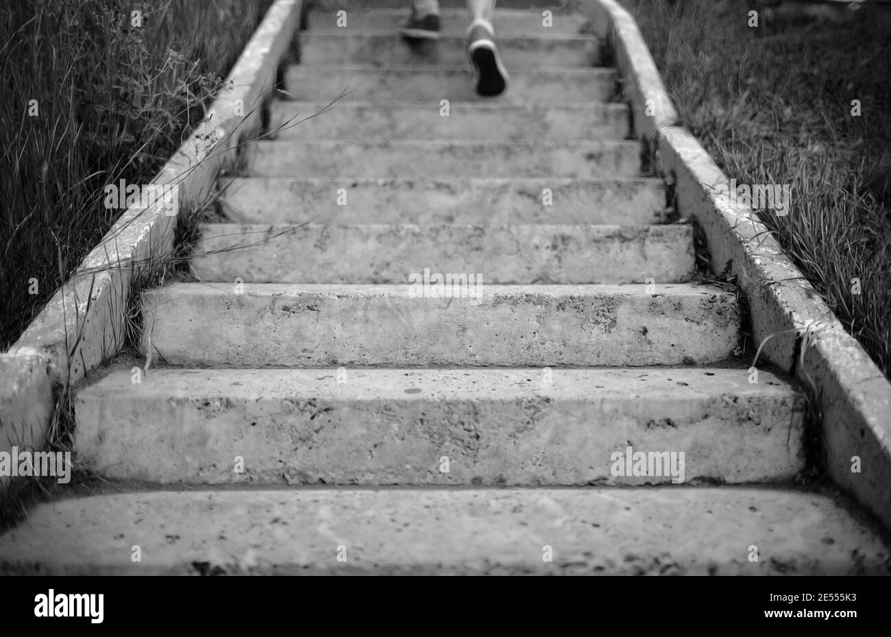 Entfliehen Sie der alten Treppe im Freien. Stockfoto