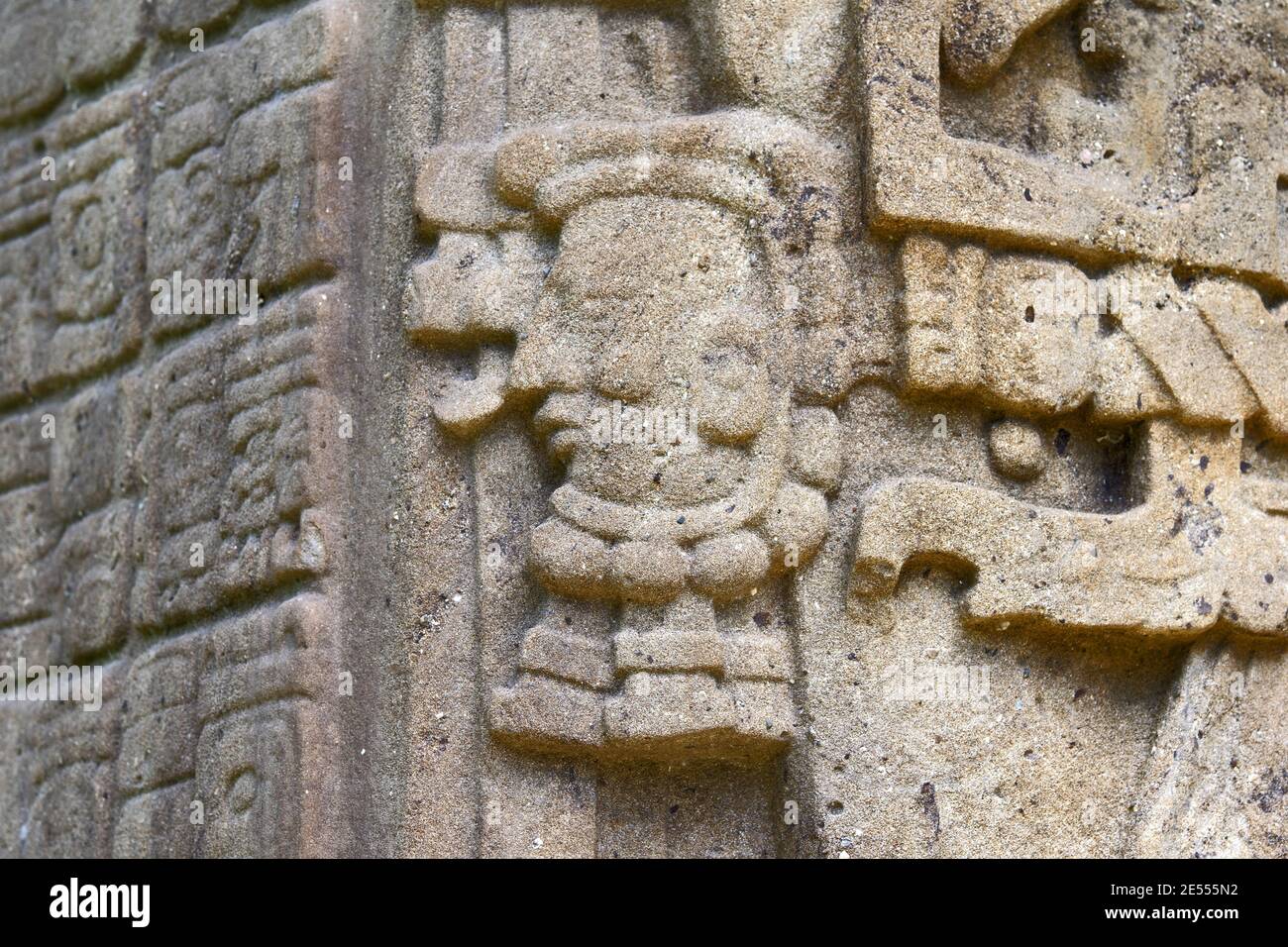 Quirigua, Guatemala, Mittelamerika: maya-Hieroglyphen in Quirigua. Quirigua ist eine archäologische Stätte der Maya im Departement Izabal. Stockfoto