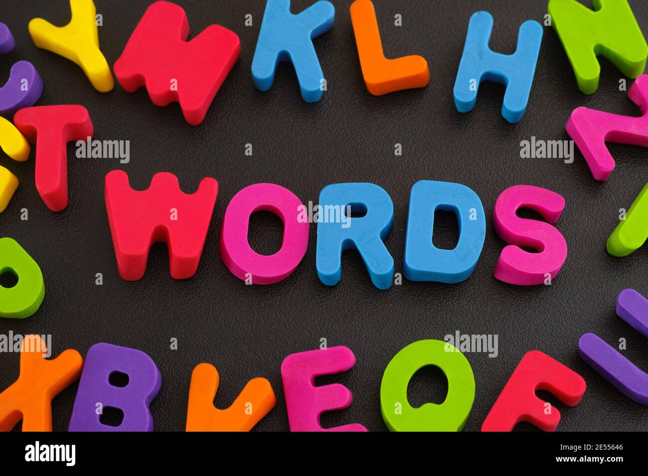 Wörter. Das Wort Wörter aus Fimo Buchstaben. Stockfoto