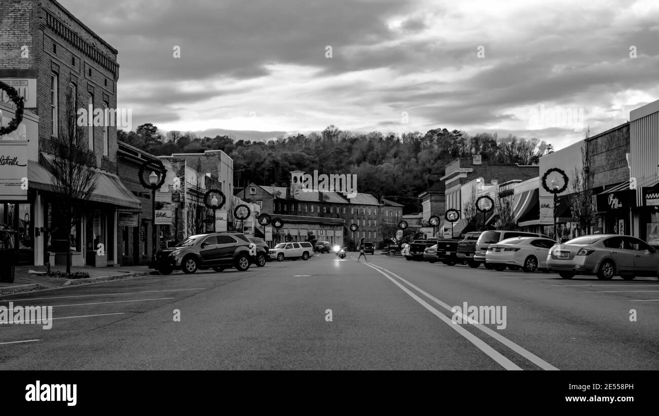 Prattville, Alabama, USA - 26. Dezember 2016: Main Street Prattville zu Weihnachten dekoriert. Stockfoto