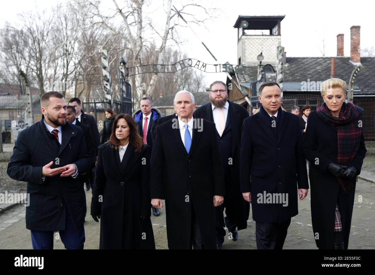 Oswiecim, Polen - 18. Februar 2019: Mike Pence, Vizepräsident der Vereinigten Staaten, besucht das ehemalige Nazi-Konzentrationslager Auschwitz-Birkenau. Stockfoto