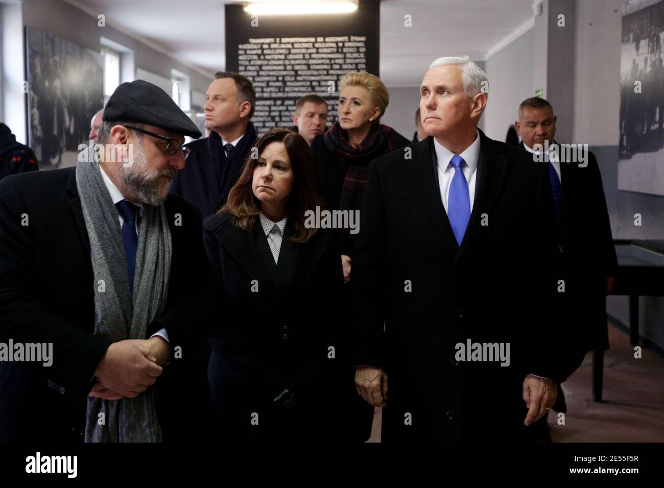 Oswiecim, Polen - 18. Februar 2019: Mike Pence, Vizepräsident der Vereinigten Staaten, besucht das ehemalige Nazi-Konzentrationslager Auschwitz-Birkenau. Stockfoto