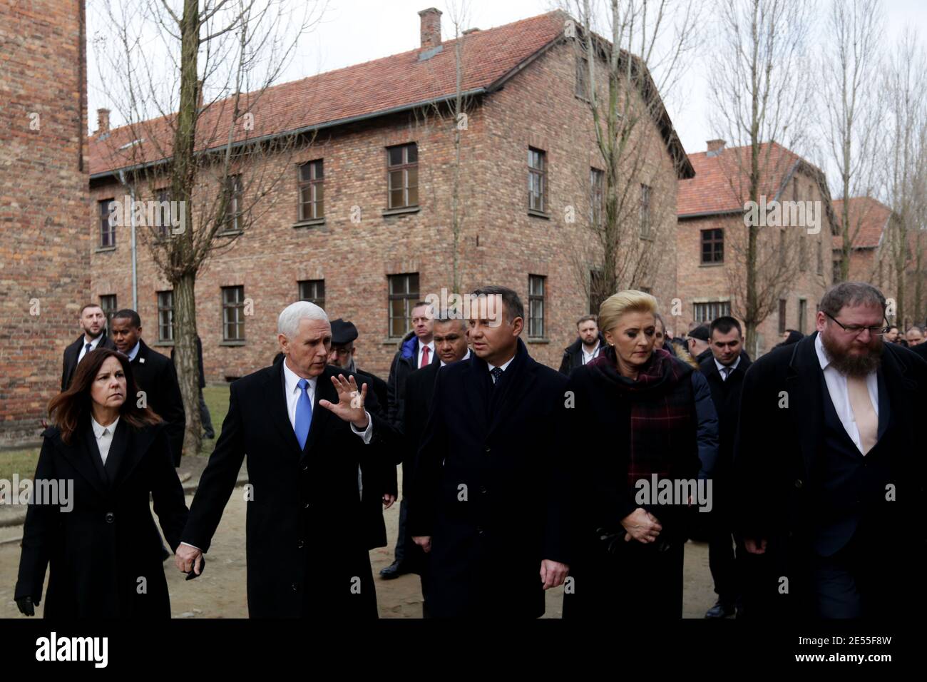 Oswiecim, Polen - 18. Februar 2019: Mike Pence, Vizepräsident der Vereinigten Staaten, besucht das ehemalige Nazi-Konzentrationslager Auschwitz-Birkenau. Stockfoto