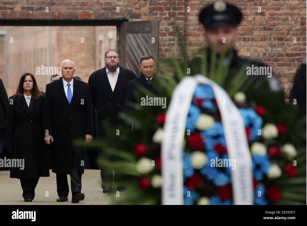 Oswiecim, Polen - 18. Februar 2019: Mike Pence, Vizepräsident der Vereinigten Staaten, besucht das ehemalige Nazi-Konzentrationslager Auschwitz-Birkenau. Stockfoto