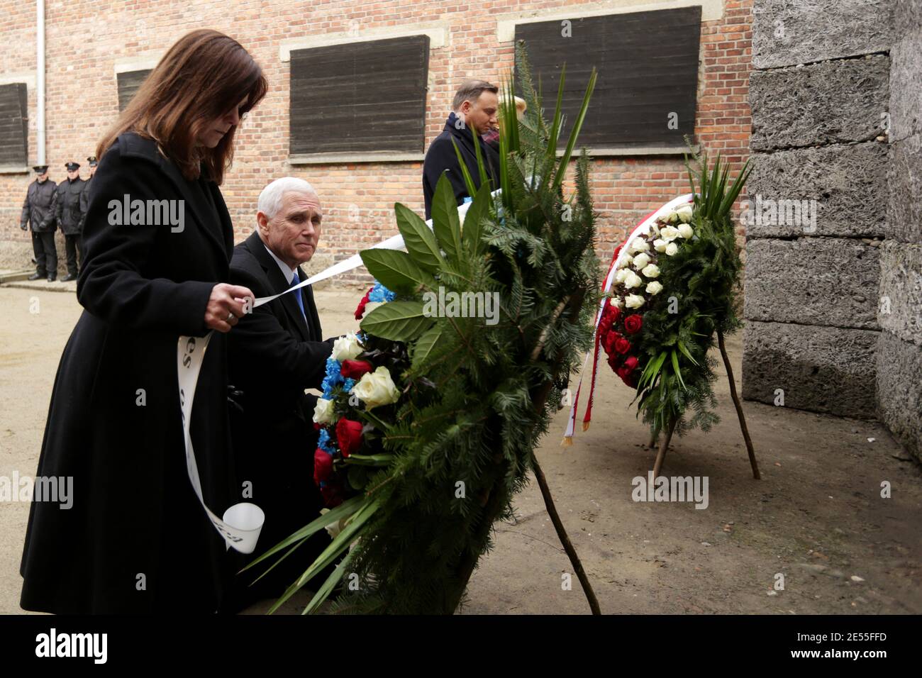 Oswiecim, Polen - 18. Februar 2019: Mike Pence, Vizepräsident der Vereinigten Staaten, besucht das ehemalige Nazi-Konzentrationslager Auschwitz-Birkenau. Stockfoto