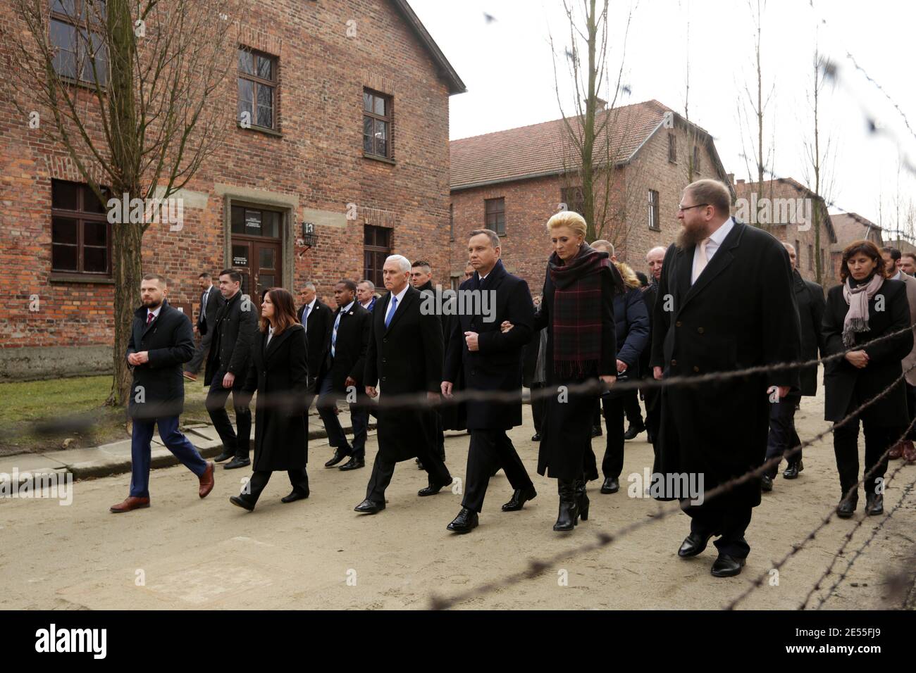 Oswiecim, Polen - 18. Februar 2019: Mike Pence, Vizepräsident der Vereinigten Staaten, besucht das ehemalige Nazi-Konzentrationslager Auschwitz-Birkenau. Stockfoto