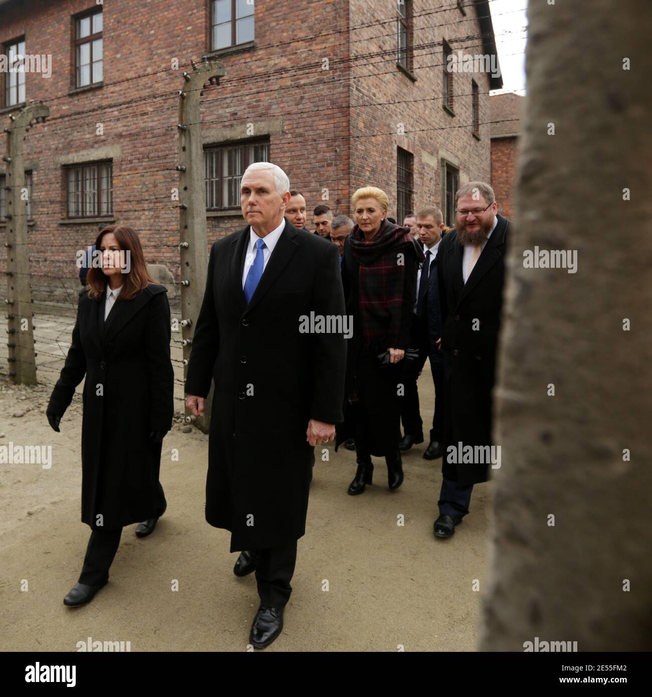 Oswiecim, Polen - 18. Februar 2019: Mike Pence, Vizepräsident der Vereinigten Staaten, besucht das ehemalige Nazi-Konzentrationslager Auschwitz-Birkenau. Stockfoto