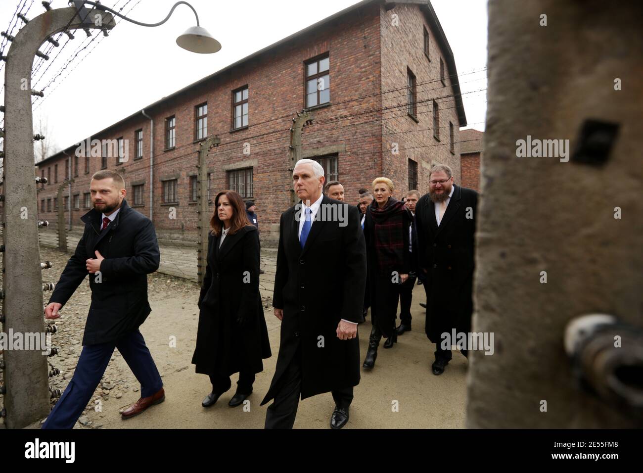 Oswiecim, Polen - 18. Februar 2019: Mike Pence, Vizepräsident der Vereinigten Staaten, besucht das ehemalige Nazi-Konzentrationslager Auschwitz-Birkenau. Stockfoto
