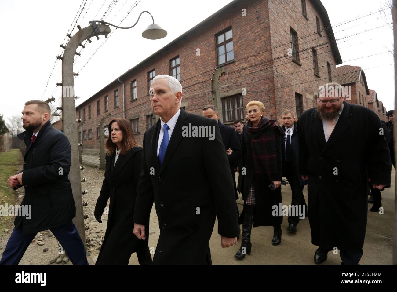 Oswiecim, Polen - 18. Februar 2019: Mike Pence, Vizepräsident der Vereinigten Staaten, besucht das ehemalige Nazi-Konzentrationslager Auschwitz-Birkenau. Stockfoto