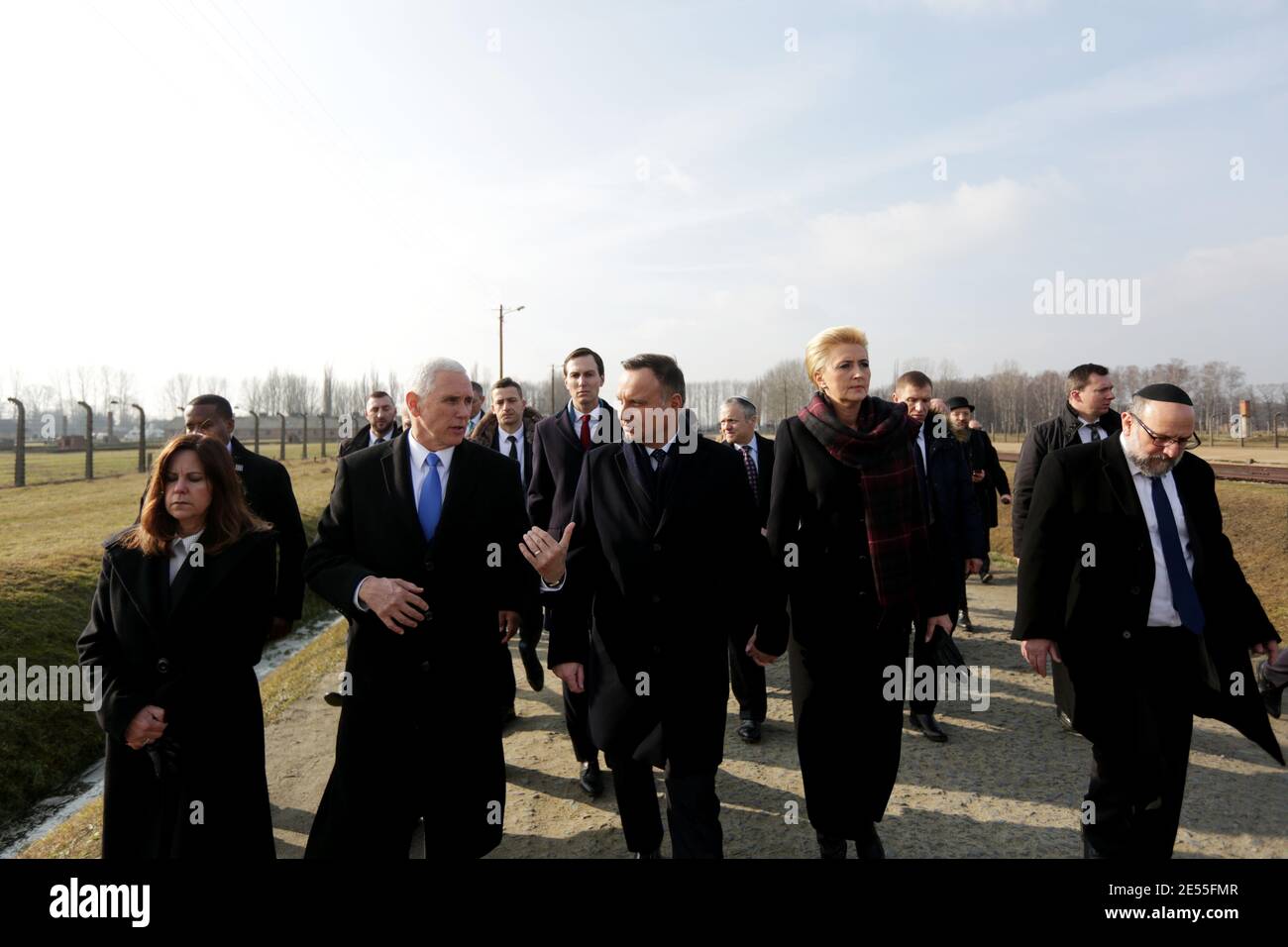Oswiecim, Polen - 18. Februar 2019: Mike Pence, Vizepräsident der Vereinigten Staaten, besucht das ehemalige Nazi-Konzentrationslager Auschwitz-Birkenau. Stockfoto
