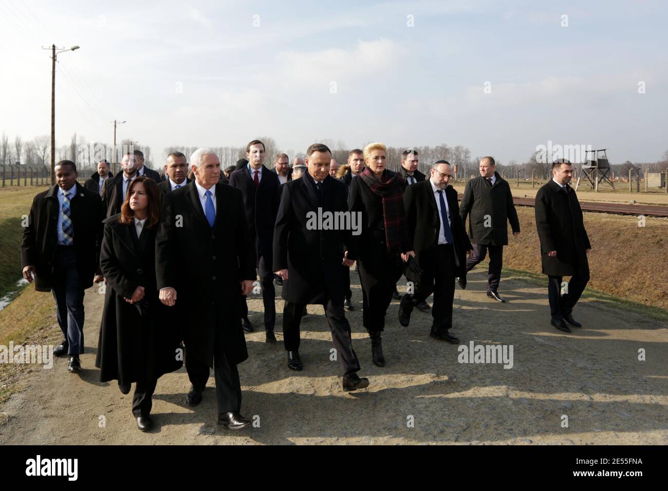 Oswiecim, Polen - 18. Februar 2019: Mike Pence, Vizepräsident der Vereinigten Staaten, besucht das ehemalige Nazi-Konzentrationslager Auschwitz-Birkenau. Stockfoto