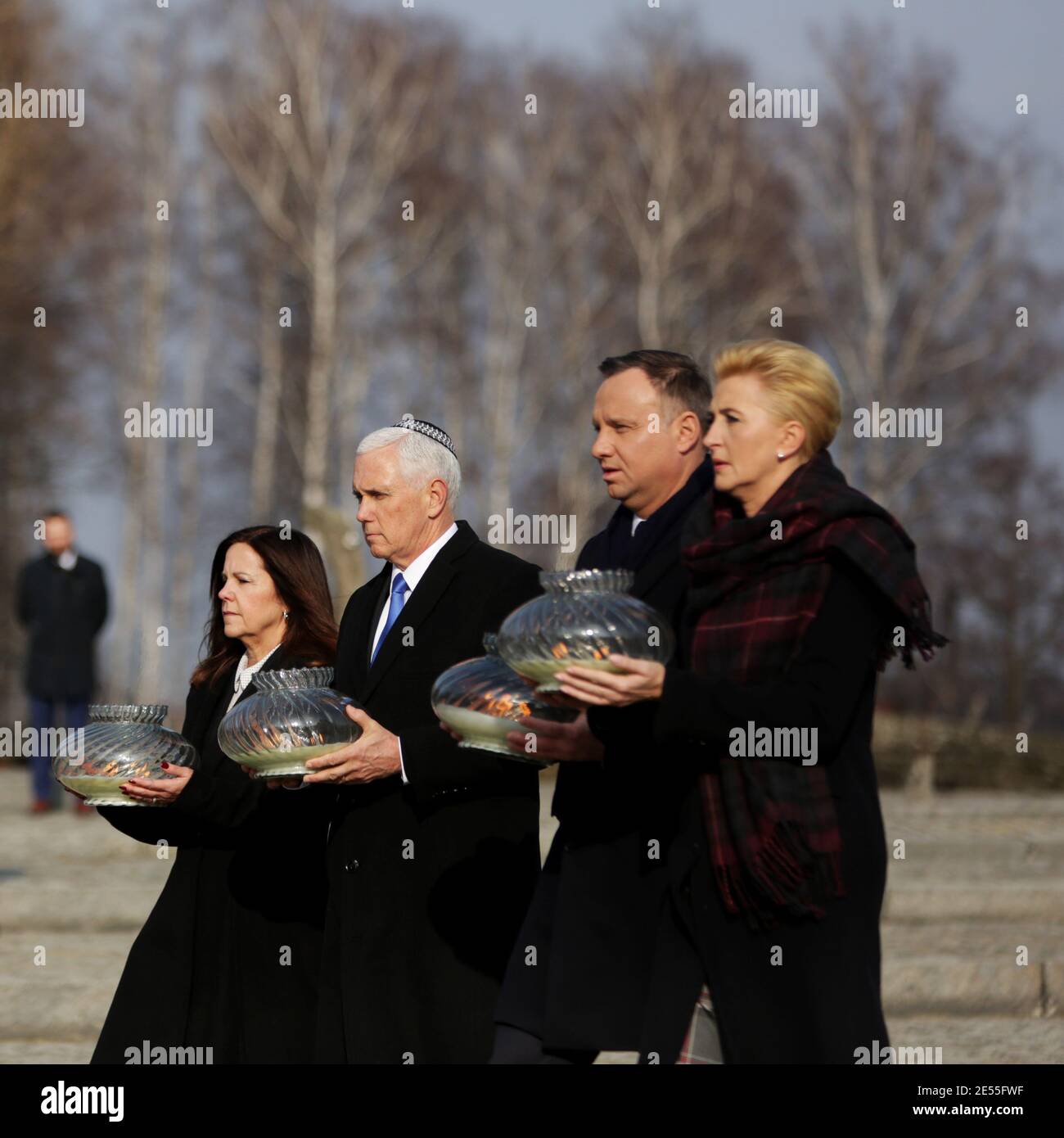 Oswiecim, Polen - 18. Februar 2019: Mike Pence, Vizepräsident der Vereinigten Staaten, besucht das ehemalige Nazi-Konzentrationslager Auschwitz-Birkenau. Stockfoto