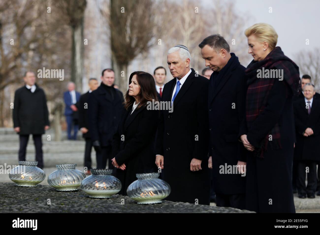 Oswiecim, Polen - 18. Februar 2019: Mike Pence, Vizepräsident der Vereinigten Staaten, besucht das ehemalige Nazi-Konzentrationslager Auschwitz-Birkenau. Stockfoto