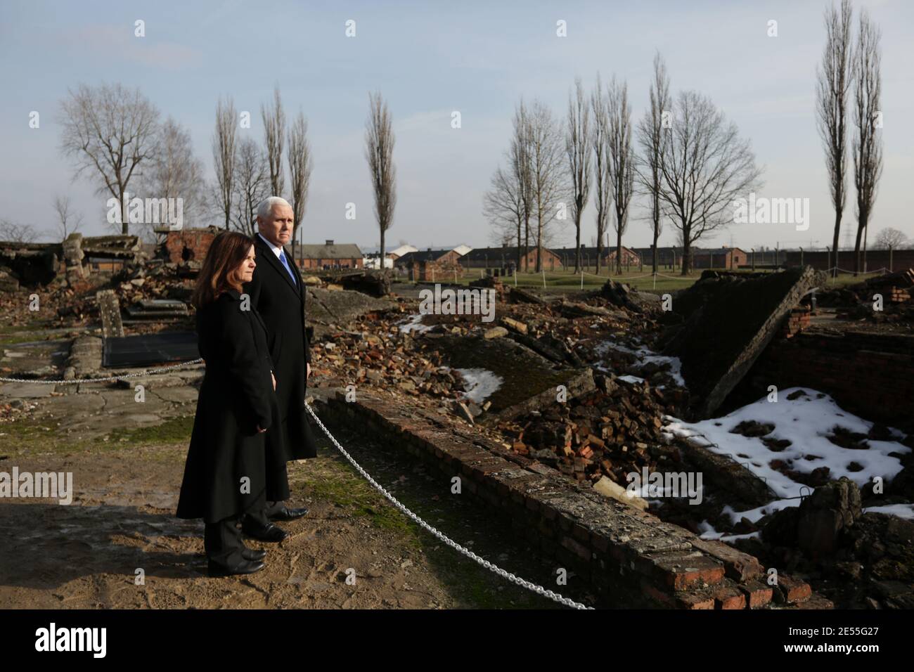 Oswiecim, Polen - 18. Februar 2019: Mike Pence, Vizepräsident der Vereinigten Staaten, besucht das ehemalige Nazi-Konzentrationslager Auschwitz-Birkenau. Stockfoto