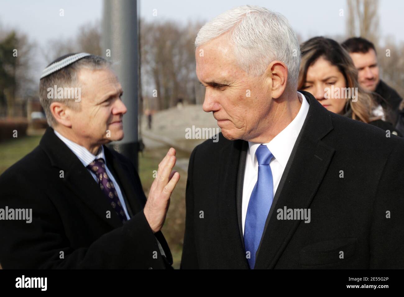Oswiecim, Polen - 18. Februar 2019: Mike Pence, Vizepräsident der Vereinigten Staaten, besucht das ehemalige Nazi-Konzentrationslager Auschwitz-Birkenau. Stockfoto