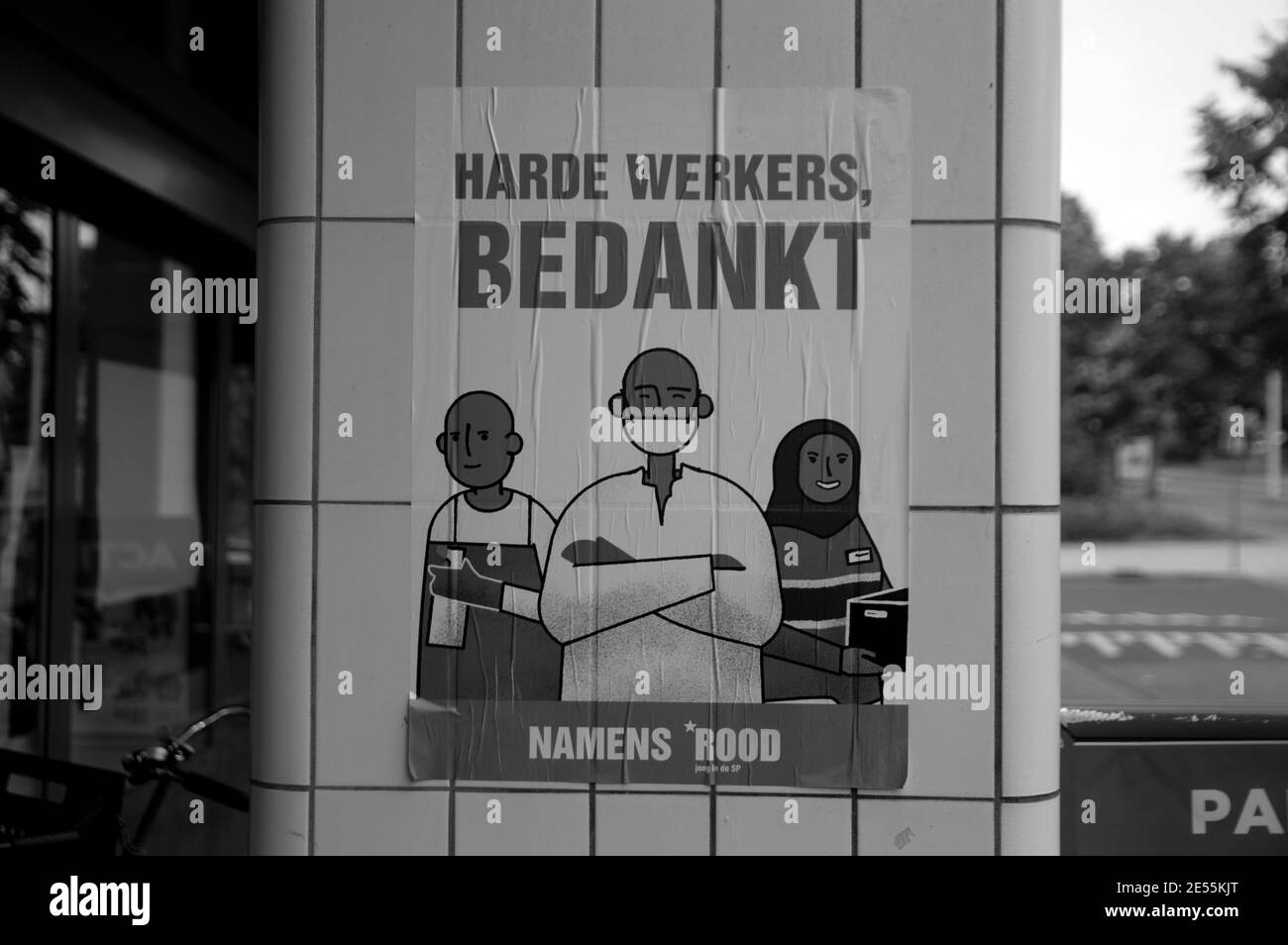 SP Politisches Poster, das dem Gesundheitspersonal in Amsterdam, Niederlande, dankt 27-6-2020 Stockfoto