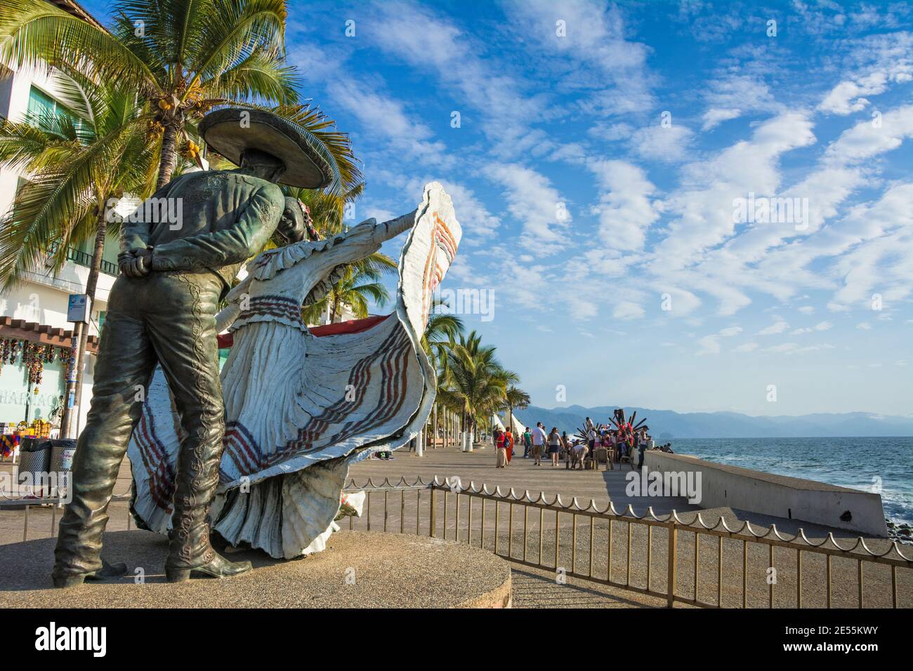 Skulptur der Puerto Vallarta Tänzer des Künstlers Jim Demetro auf dem Malecon in Puerto Vallarta, Jalisco, Mexiko. Stockfoto