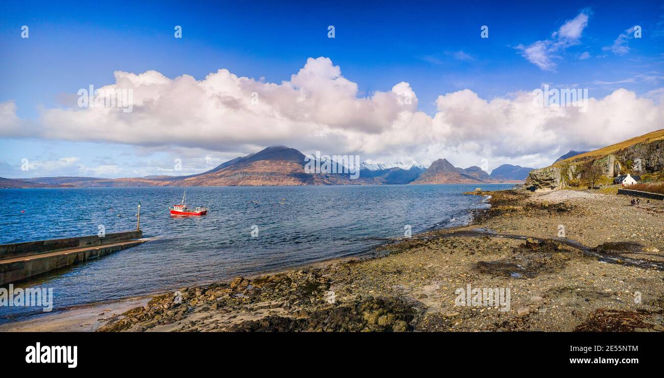 Blick auf die Black Cuillins von Elgol auf Isle of Skye. Stockfoto