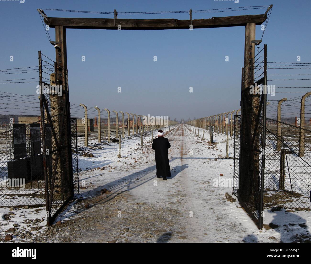 Oswiecim, Polen - 1. Februar 2011: Die Teilnehmer des Aladin-Projekts besuchten das Staatliche Museum Auschwitz-Birekenau, wo sie T würdigten Stockfoto
