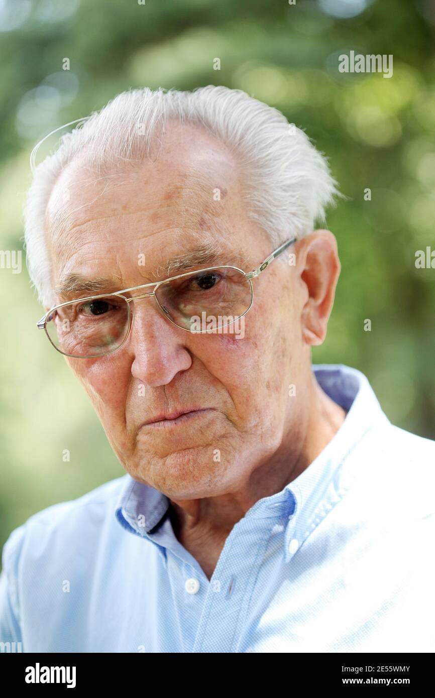 Oswiecim, Polen - 2. August 2015: Feier des 71. Jahrestages der Liquidierung des Zigeunerlagers im Staatlichen Museum Auschwitz-Birekenau. Stockfoto