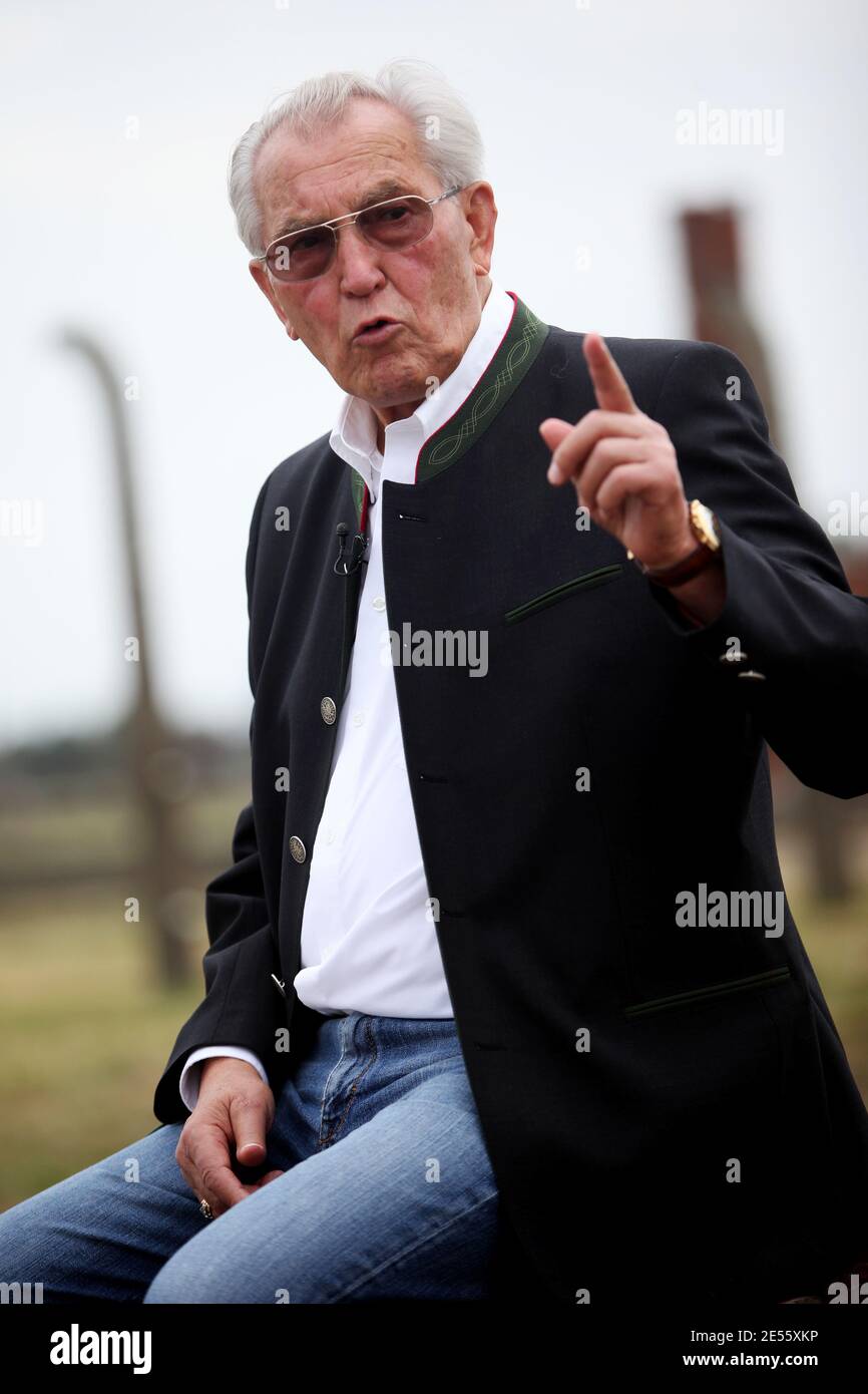 Oswiecim, Polen - 2. August 2015: Feier des 71. Jahrestages der Liquidierung des Zigeunerlagers im Staatlichen Museum Auschwitz-Birekenau. Stockfoto