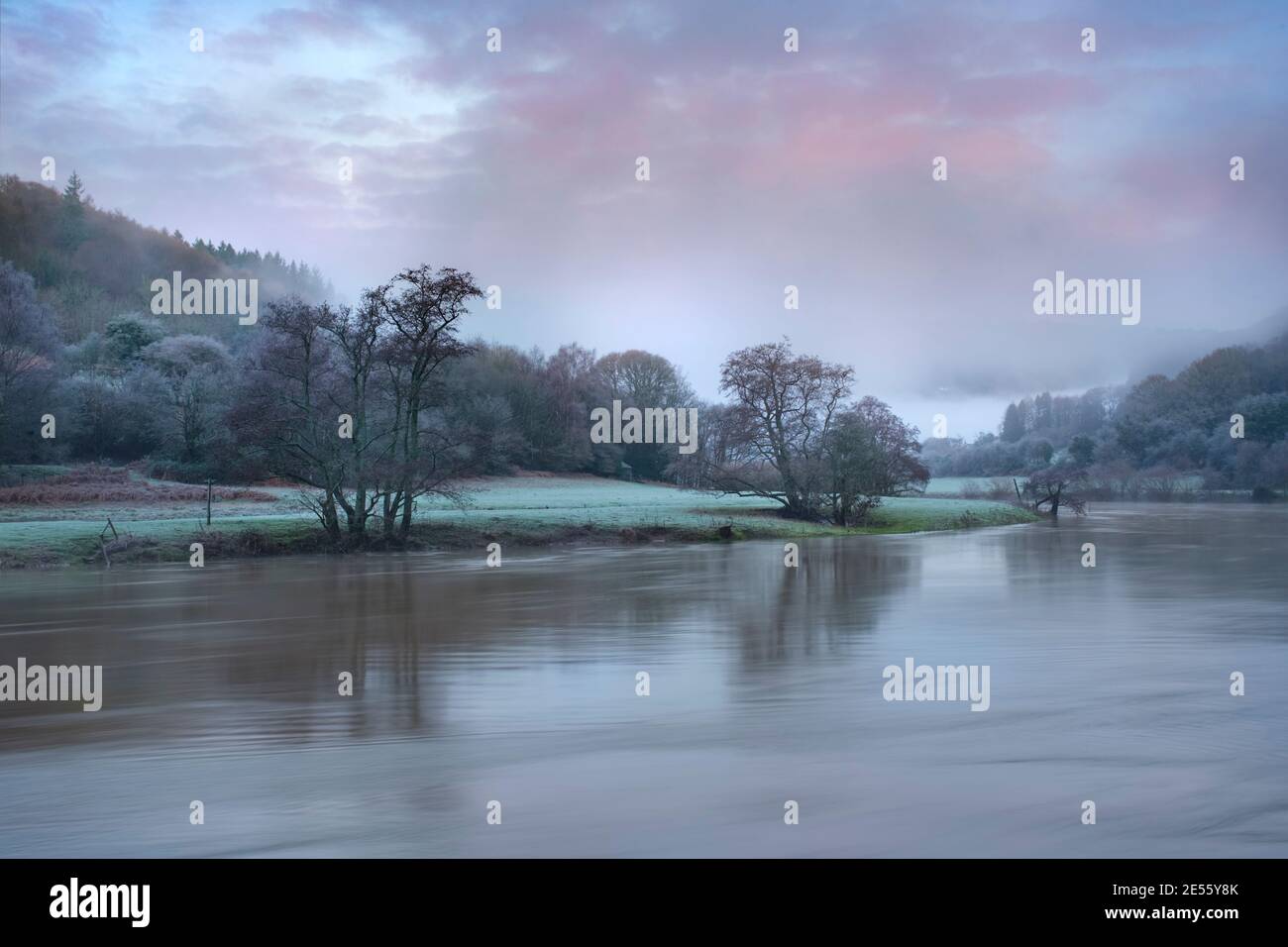 Der Fluss Wye bei Llandogo. Stockfoto