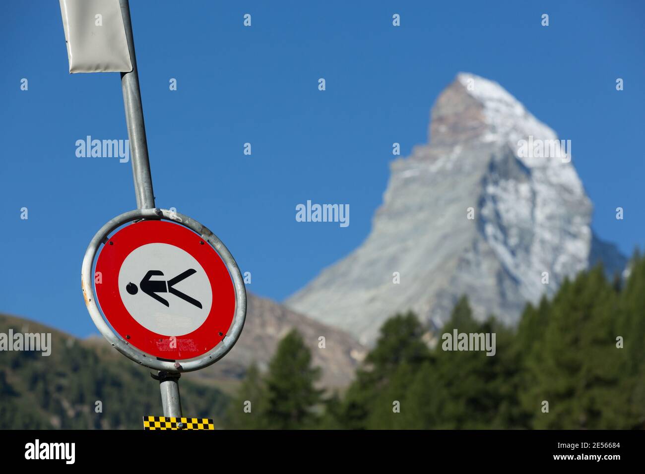 No Walking Sign Stockfotos Und Bilder Kaufen Alamy