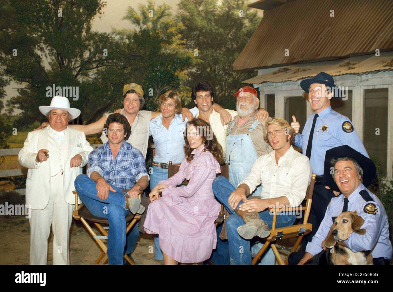 Besetzung der Herzöge von Hazzard- Sorrell Booke John Schneider Ben Jones Catherine Bach Denver Pyle John Schneider Sonny Shrover James Best bei der Pressekonferenz zur Ankündigung der Rückkehr von John Schneider und Tom Wopat zu den Herzögen von Hazzard 2. Februar 1983 Quelle: Ralph Dominguez/MediaPunch Stockfoto