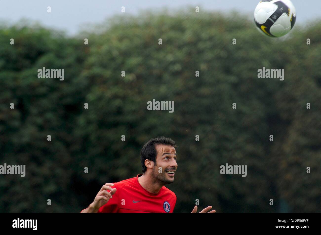 Ludovic Giuly von PSG während einer Trainingseinheit im Camp des Loges in Saint-Germain en Laye, Frankreich am 7. August 2008. Paris-Saint-Germain spielen ihr erstes Match gegen Monaco am 9. August. Foto von Mehdi Taamallah/Cameleon/ABACAPRESS.COM Stockfoto