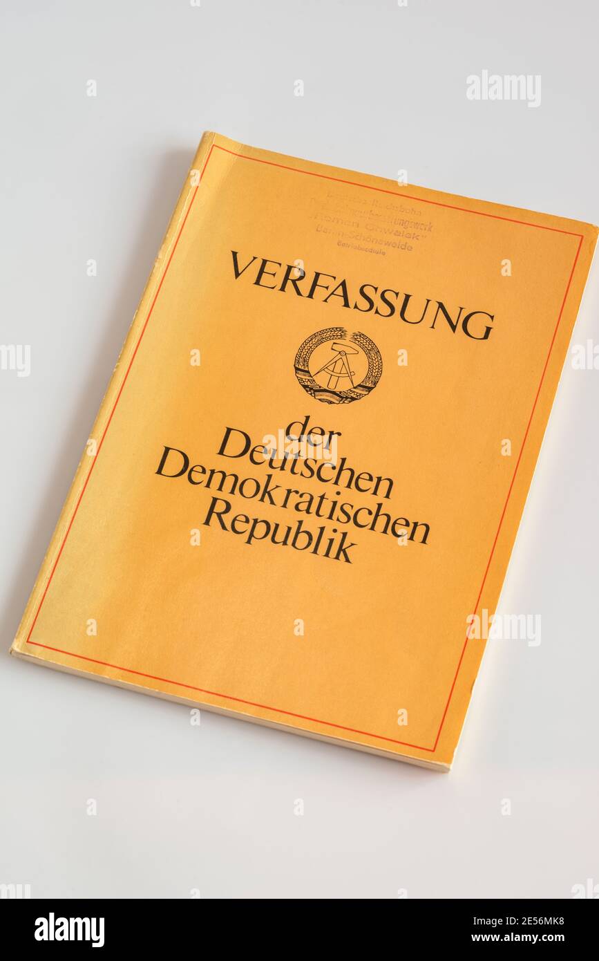 Eine Kopie der Verfassung der ehemaligen DDR - Verfassung der ehemaligen Deutschen Demokratischen Republik (DDR), 1975 Stockfoto
