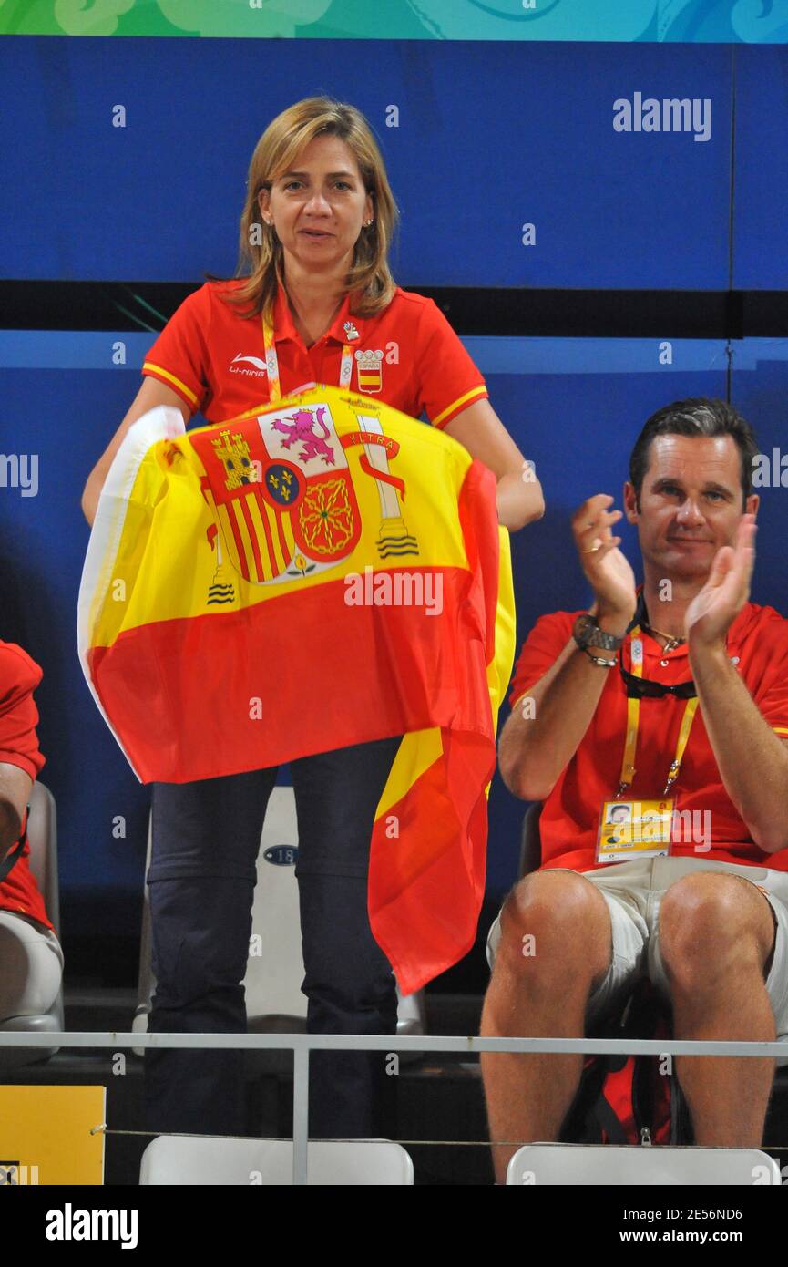 Die spanische Königin Sofia, Prinzessin Cristina von Spanien mit ihrem Mann Inaki Urdangarin unterstützen Ruano Pascual Virginia und Medina Garrigues Anabel während des Halbfinales des Tennis bei den Olympischen Spielen 2008 in Peking am 16. August 2008. Foto von Psaila/Nebinger/ABACAPRESS.COM Stockfoto