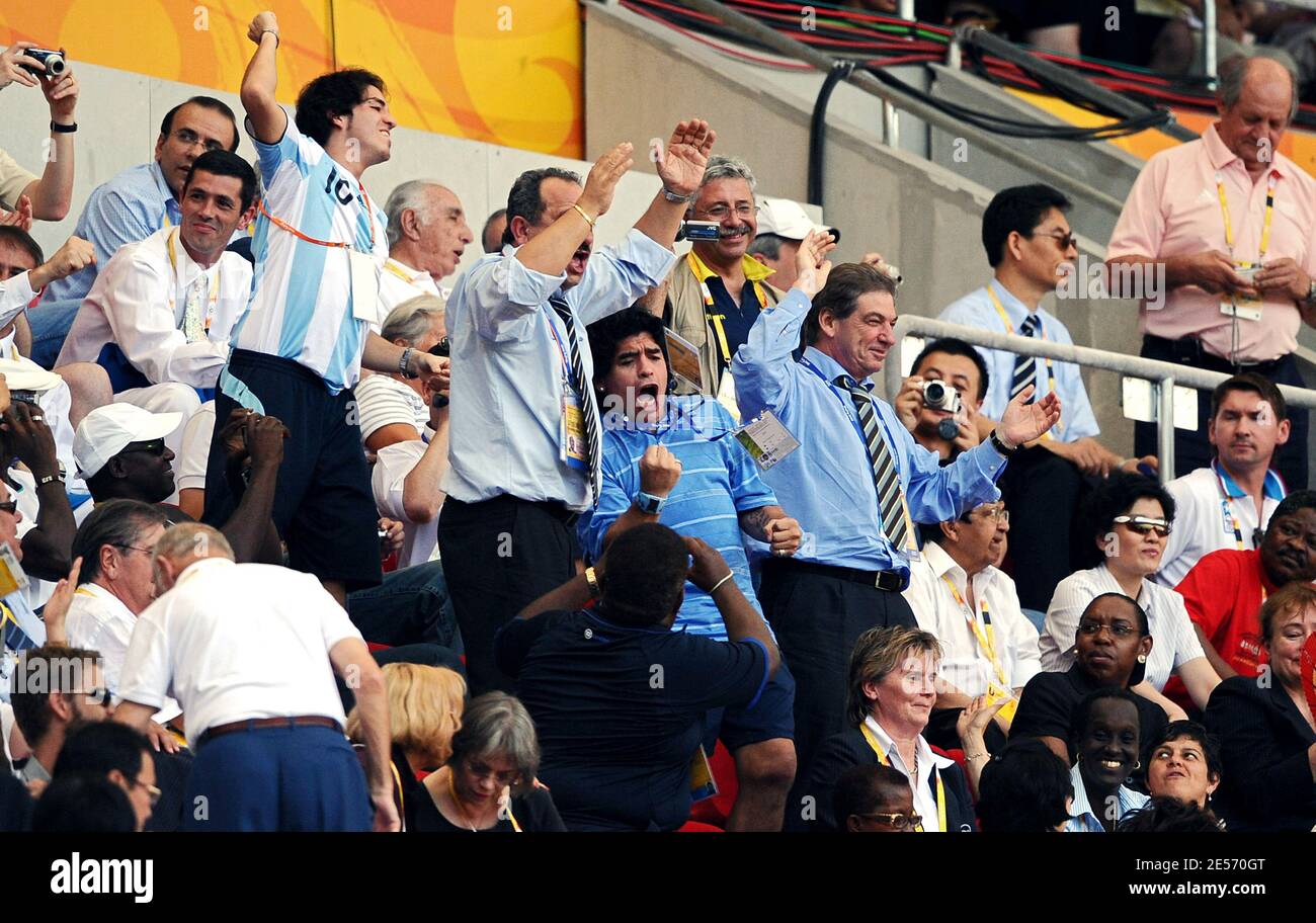 Argentiniens Diego Maradona während der Männer Goldmedaille Fußballspiel zwischen Nigeria und Argentinien von Peking 2008 Olympischen Spiele am Tag 15 im Nationalstadion in Peking, China am 23. August 2008. Argentinien gewann 1:0. Foto von Gouhier-Hahn/Cameeon/ABACAPRESS.COM Stockfoto