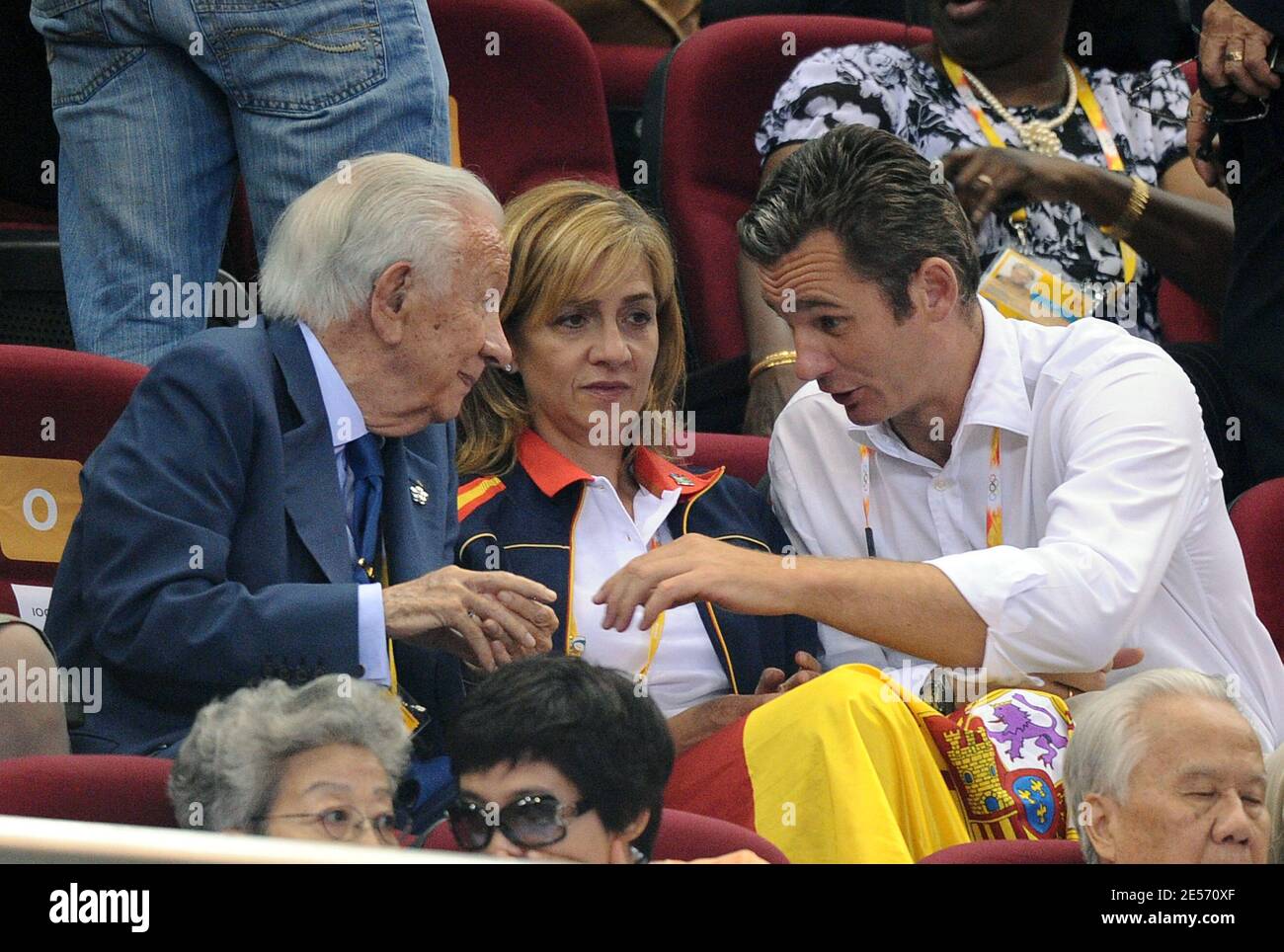 Der ehemalige IOC-Präsident Juan Antonio Samaranch, Prinzessin Cristina von Spanien und ihr Mann Inaki Urdangarin nehmen am 2008. August 24 2008 am Basketball-Finale USA gegen Spanien in Peking am Tag der Olympischen Spiele 16 in Peking, China, Teil. Foto von Gouhier-Hahn-Nebinger/Cameleon/ABACAPRESS.COM Stockfoto