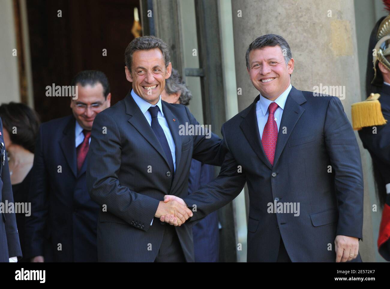 Präsident Nicolas Sarkozy empfängt am 27. August 2008 Jordaniens König Abdullah II. Im Elysee-Palast in Paris. Foto von Mousse/ABACAPRESS.COM Stockfoto