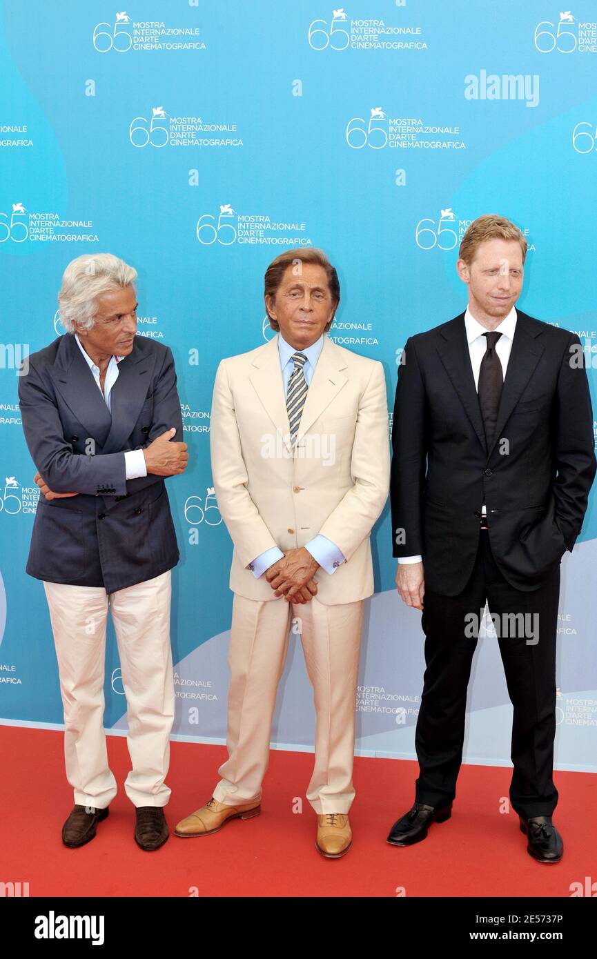 Giancarlo Giammetti, Modedesigner Valentino und Regisseur Matt Tyrnauer posieren auf der Fotoschau für Valentino: Der letzte Kaiser während des 65. Filmfestivals in Venedig am 28. August 2008 im Sala Grande in Venedig. Foto von Thierry Orban/ABACAPRESS.COM Stockfoto