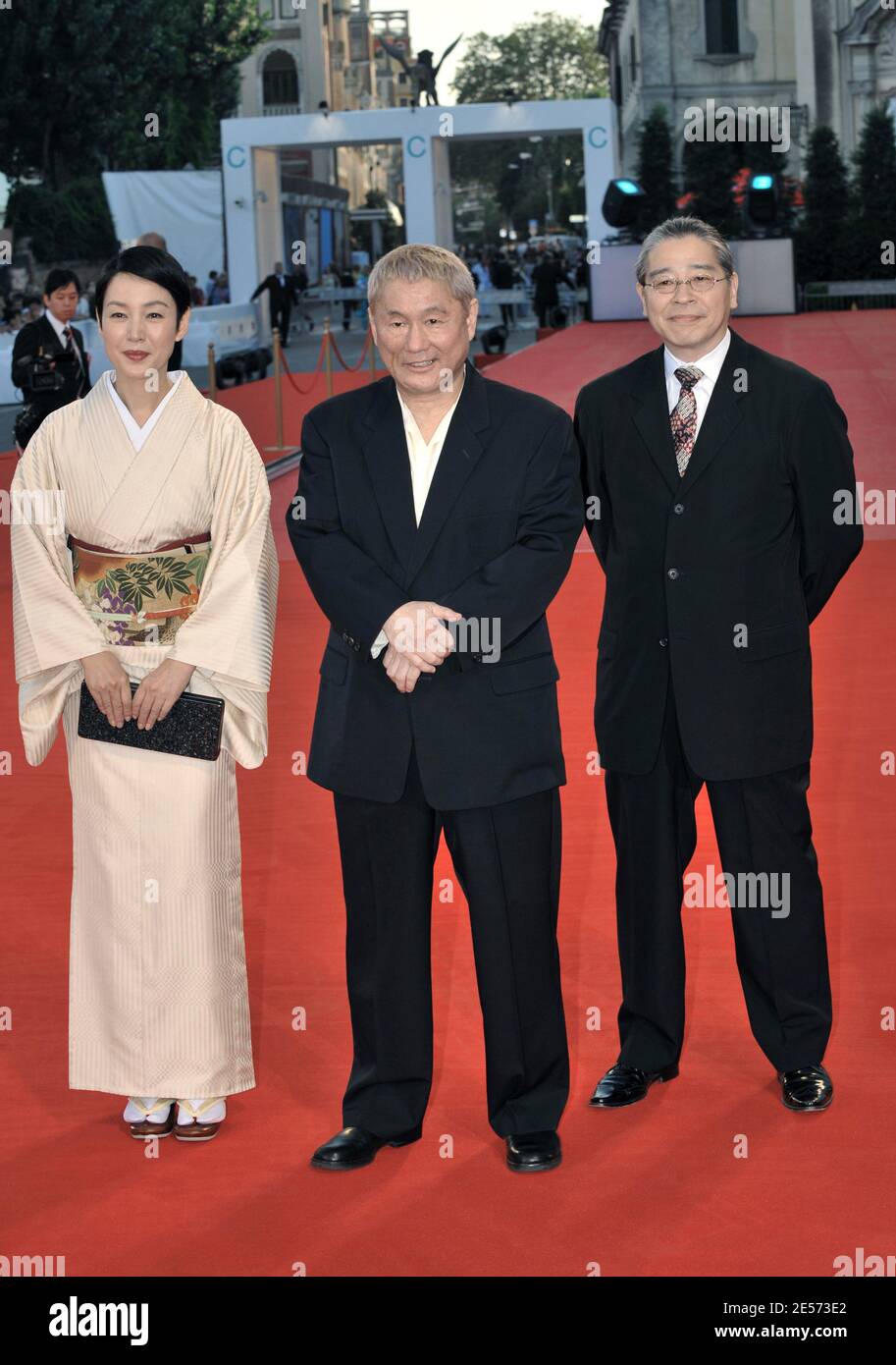 Die Schauspielerin Kanako Higuchi, der Regisseur Takeshi Kitano und die Produzentin Masayuki Mori kommen am 28. August 2008 beim 65. Mostra Venice Film Festival im Sala Grande in Venedig, Italien, zur Vorführung von 'Achilles und die Schildkröte'. Foto von Thierry Orban/ABACAPRESS.COM Stockfoto