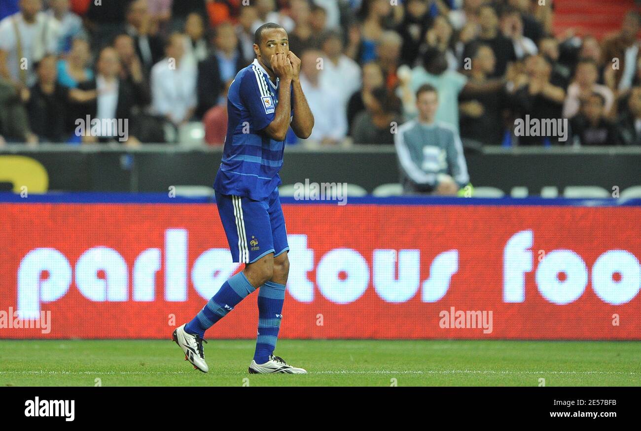 Der Franzose Thierry Henry verfehlt beim Fußballspiel, WM 2010 Qualifying, Frankreich gegen Serbien am 10. September 2008 im Stade de France in Saint-Denis bei Paris, Frankreich, eine Torchance. Frankreich gewann 2:1. Foto von Steeve McMay/Cameleon/ABACAPRESS.COM Stockfoto