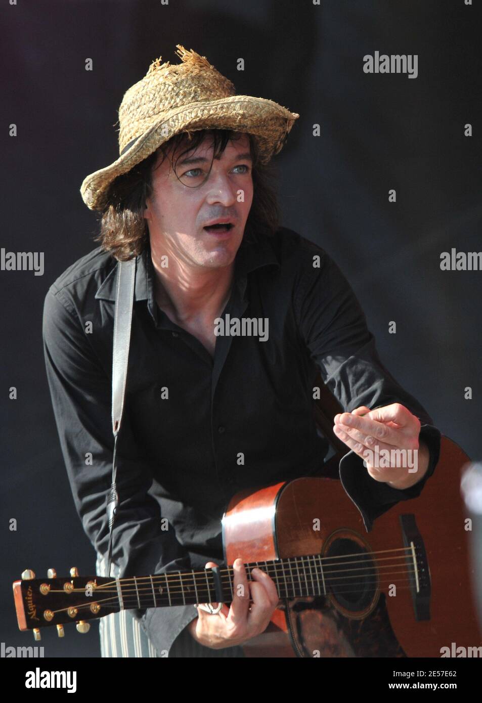 Cali spielt live auf der Bühne während des Festivals "Fete de l'Humanite" (traditionelle linke politische Parteien versammeln sich) in La Courneuve bei Paris, Frankreich am 14. September 2008. Foto von Mousse/ABACAPRESS.COM Stockfoto