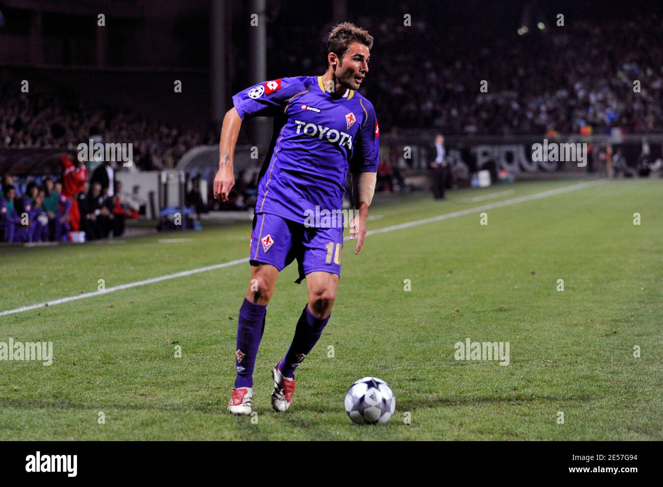 Adrian Mutu von Fiorentina während des UEFA Champions League-Fußballmatches, Olympique Lyonnais gegen AFC Fiorentina im Gerland-Stadion in Lyon, Frankreich, am 17. September 2008. (2-2). Foto von Stephane Reix/ABACAPRESS.COM Stockfoto