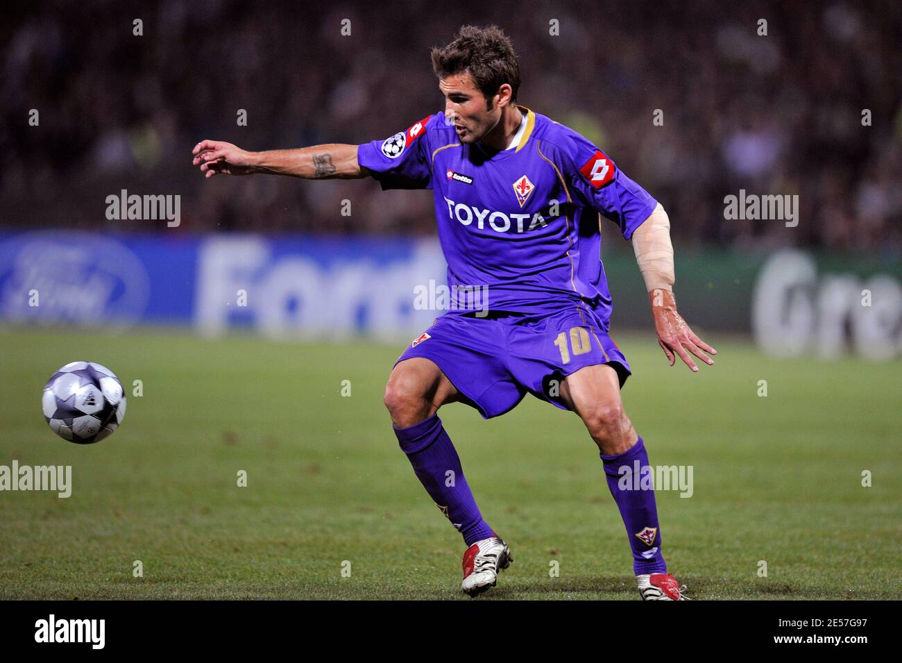 Adrian Mutu von Fiorentina während des UEFA Champions League-Fußballmatches, Olympique Lyonnais gegen AFC Fiorentina im Gerland-Stadion in Lyon, Frankreich, am 17. September 2008. (2-2). Foto von Stephane Reix/ABACAPRESS.COM Stockfoto