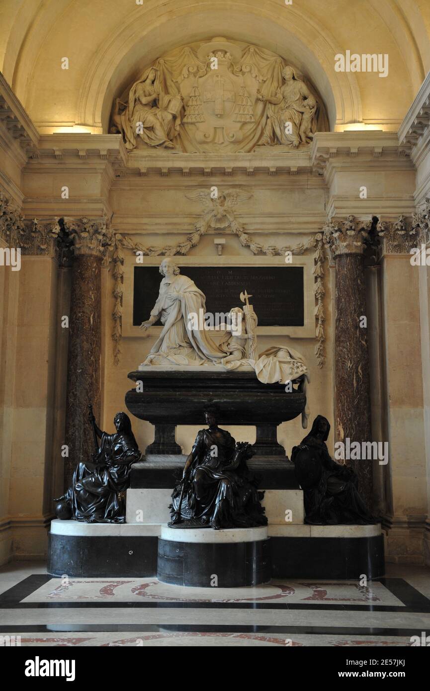 Innenansicht des Institut de France (französisches Institut) in Paris, Frankreich am 24. September 2008, während der Präsentation des japanischen Dirigenten Seiji Ozawa an der renommierten Akademie der bildenden Künste in Frankreich. Der 73-jährige Ozawa wurde 2001 zu einem der 16 assoziierten ausländischen Mitglieder gewählt und trat dabei unter anderem dem US-Filmemacher Woody Allen oder dem Architekten Norman Foster bei. Foto von Thierry Orban/ABACAPRESS.COM Stockfoto