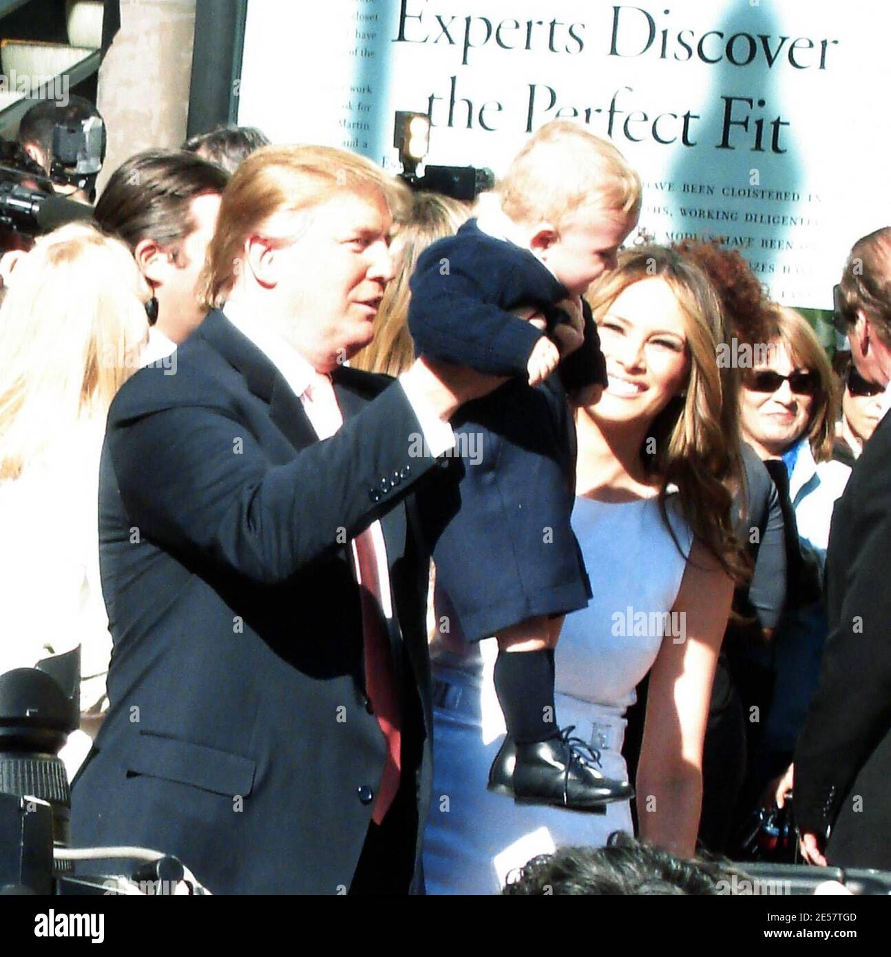 Donald Trump bekommt einen Star auf dem Walk of Fame in Hollywood, ca. mit der Unterstützung seiner Frau Melania und des jüngsten Sohnes Baron. 01/16/07 [[mär]] Stockfoto