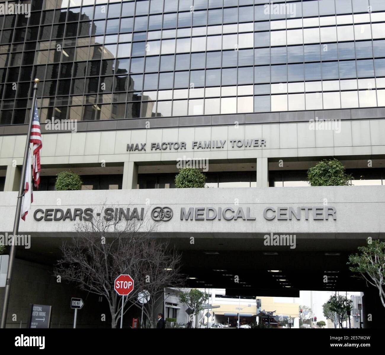 Cedars-Sinai Medical Center in Los Angeles, ca. wo die Mutter von Angelina Jolie, Marcheline Bertrand, am Samstagnachmittag nach ihrem langen Kampf gegen Krebs starb. Jolie und Pitt waren angeblich im Krankenhaus zusammen mit Jolies älterem Bruder, James Haven. 1/28/07 [[ral]] Stockfoto